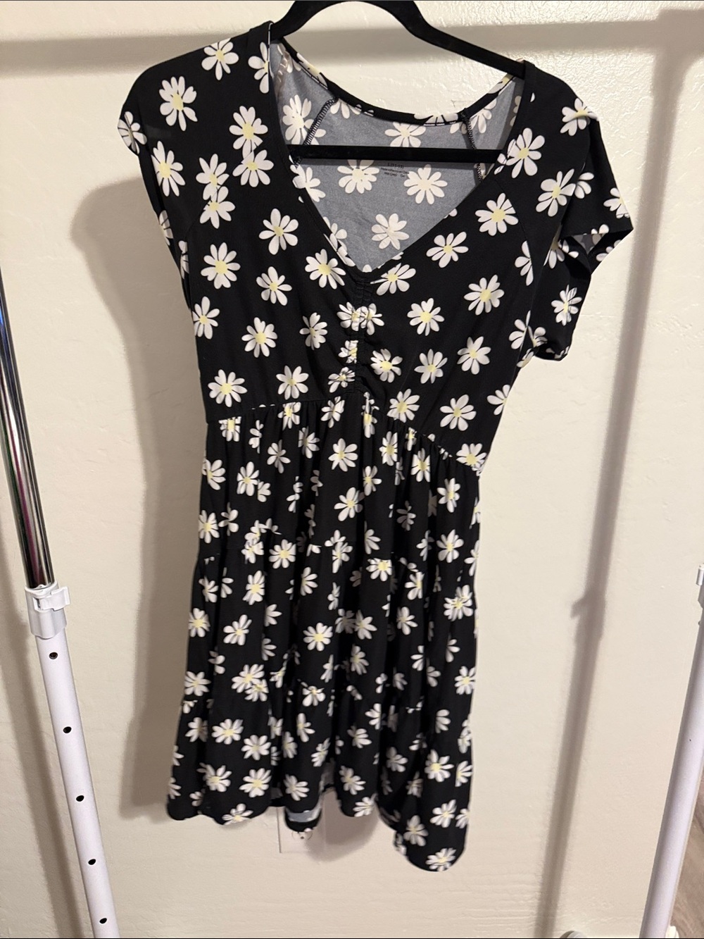 No Boundaries Black Daisy Print V-Neck Short Sleeve Dress